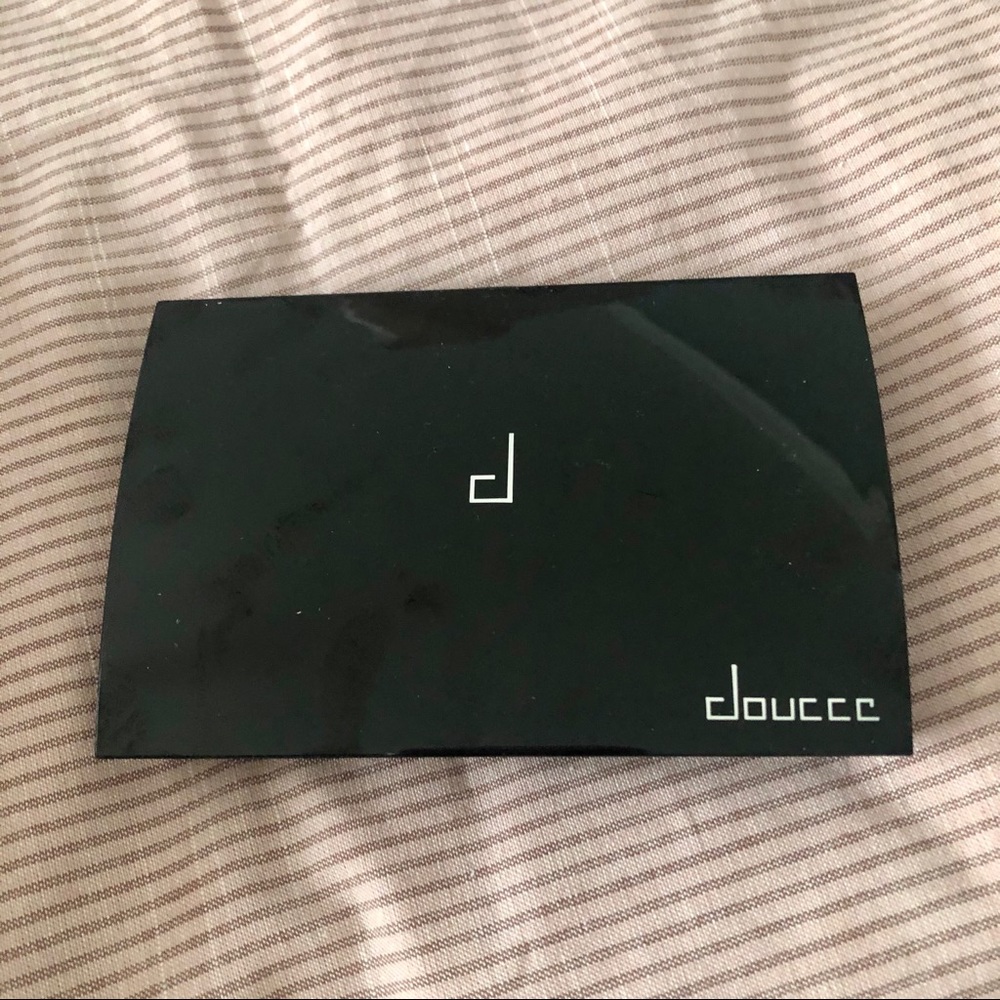 New! Doucce Eyeshadow Pro Palette - Picture 3 of 5